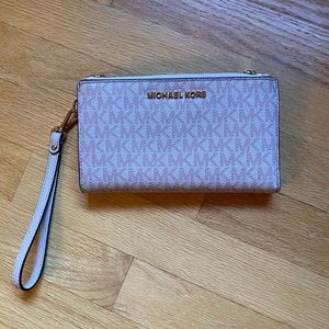 Michael Kors MK Double Zip Wallet Wristlet in color Ballet pink